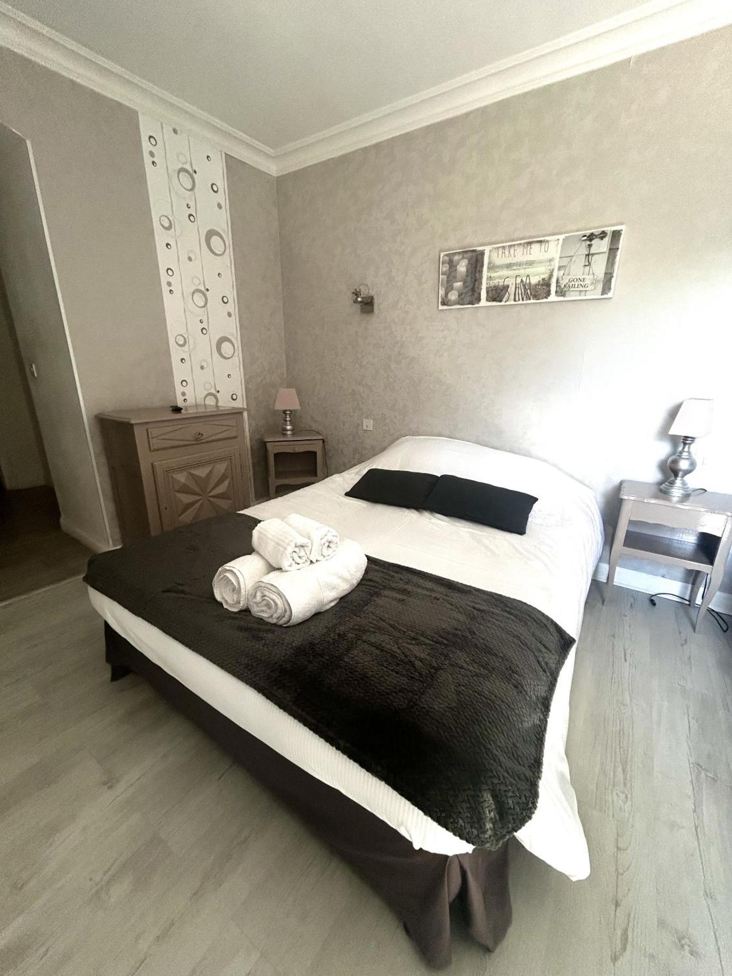 Hotel Central Chaunay Номер фото