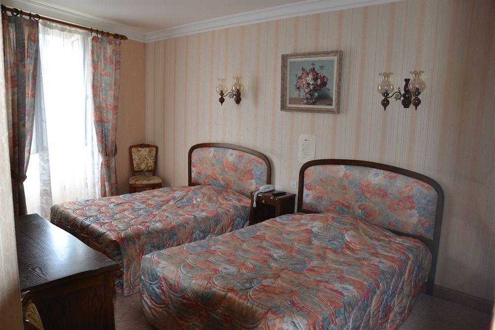 Hotel Central Chaunay Экстерьер фото