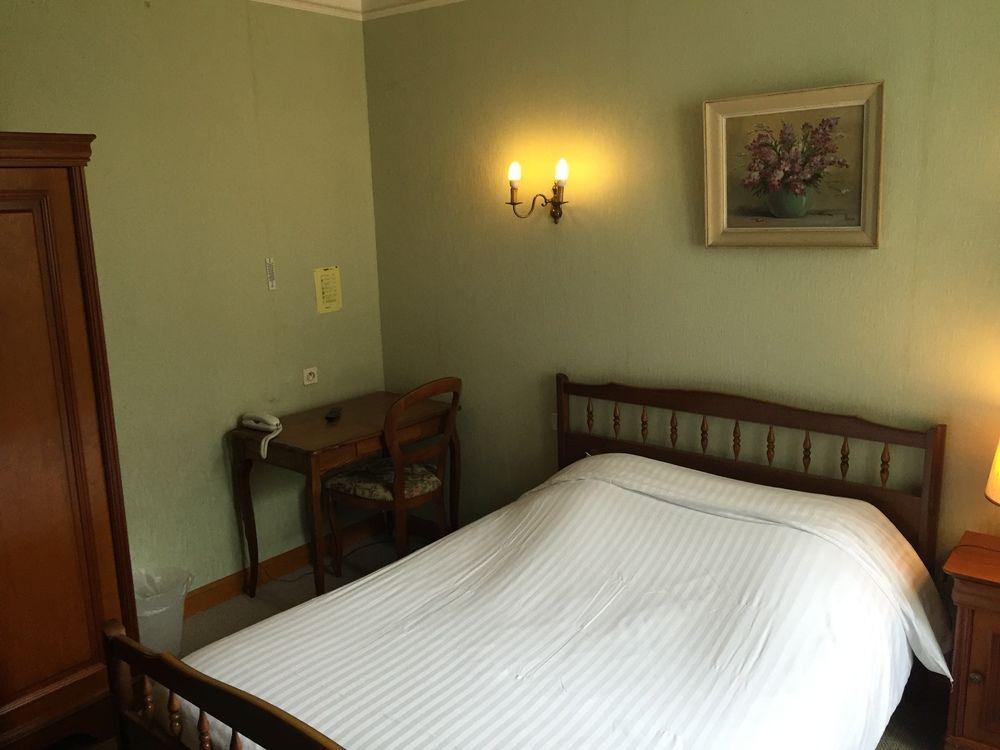 Hotel Central Chaunay Экстерьер фото