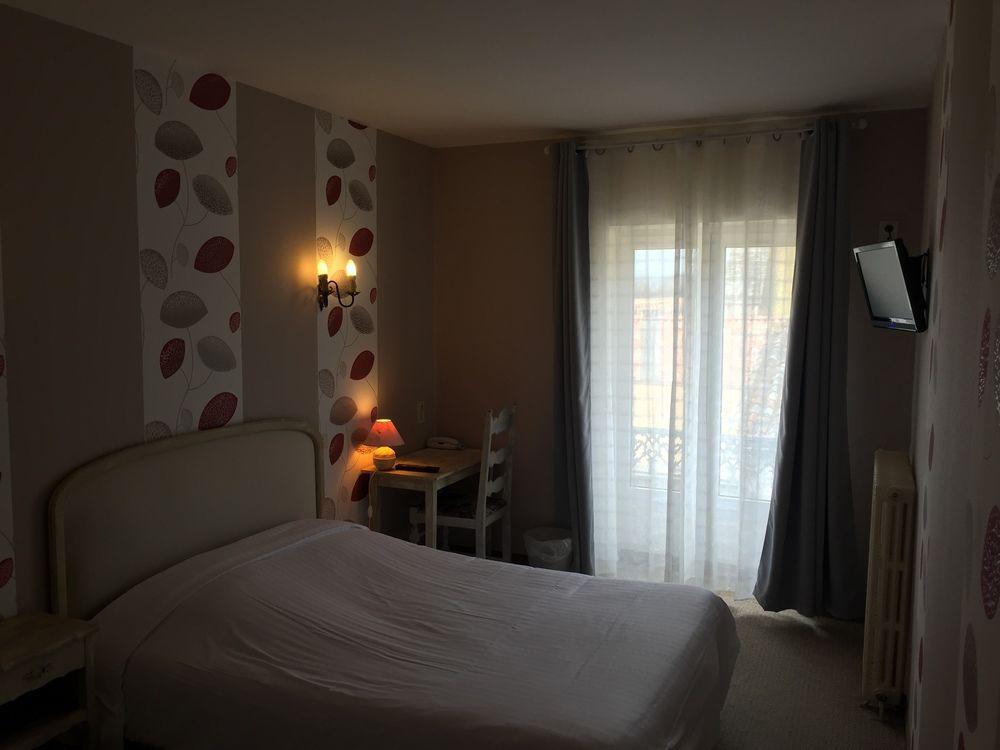 Hotel Central Chaunay Экстерьер фото