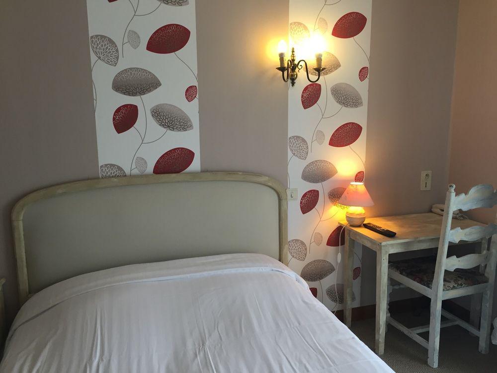 Hotel Central Chaunay Экстерьер фото