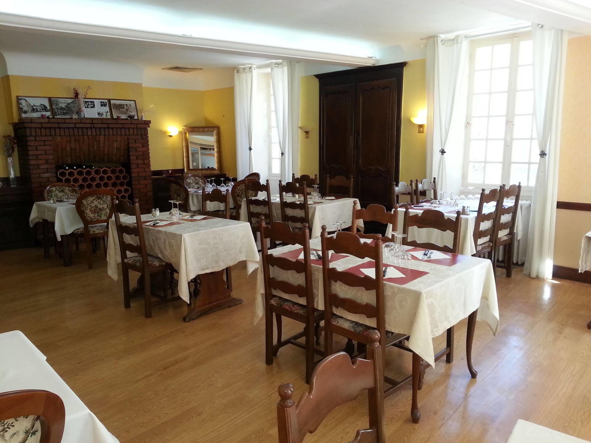 Hotel Central Chaunay Экстерьер фото
