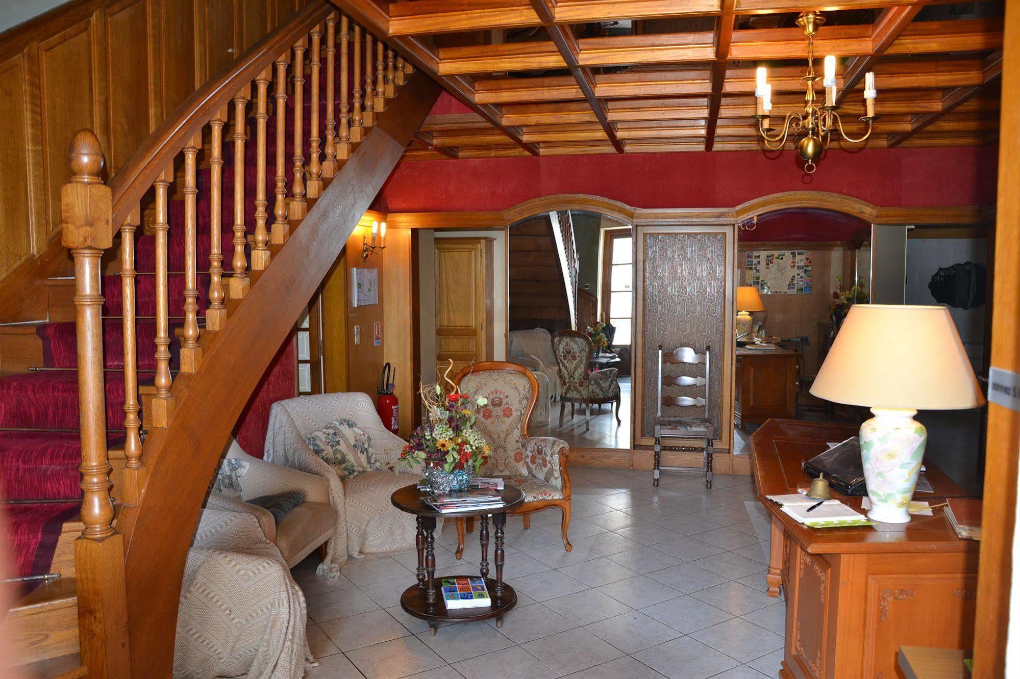 Hotel Central Chaunay Экстерьер фото