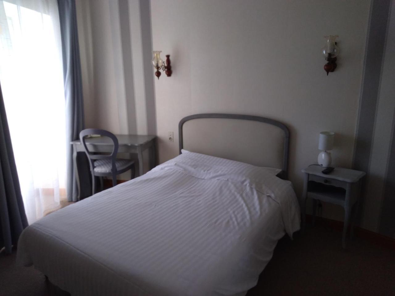 Hotel Central Chaunay Экстерьер фото