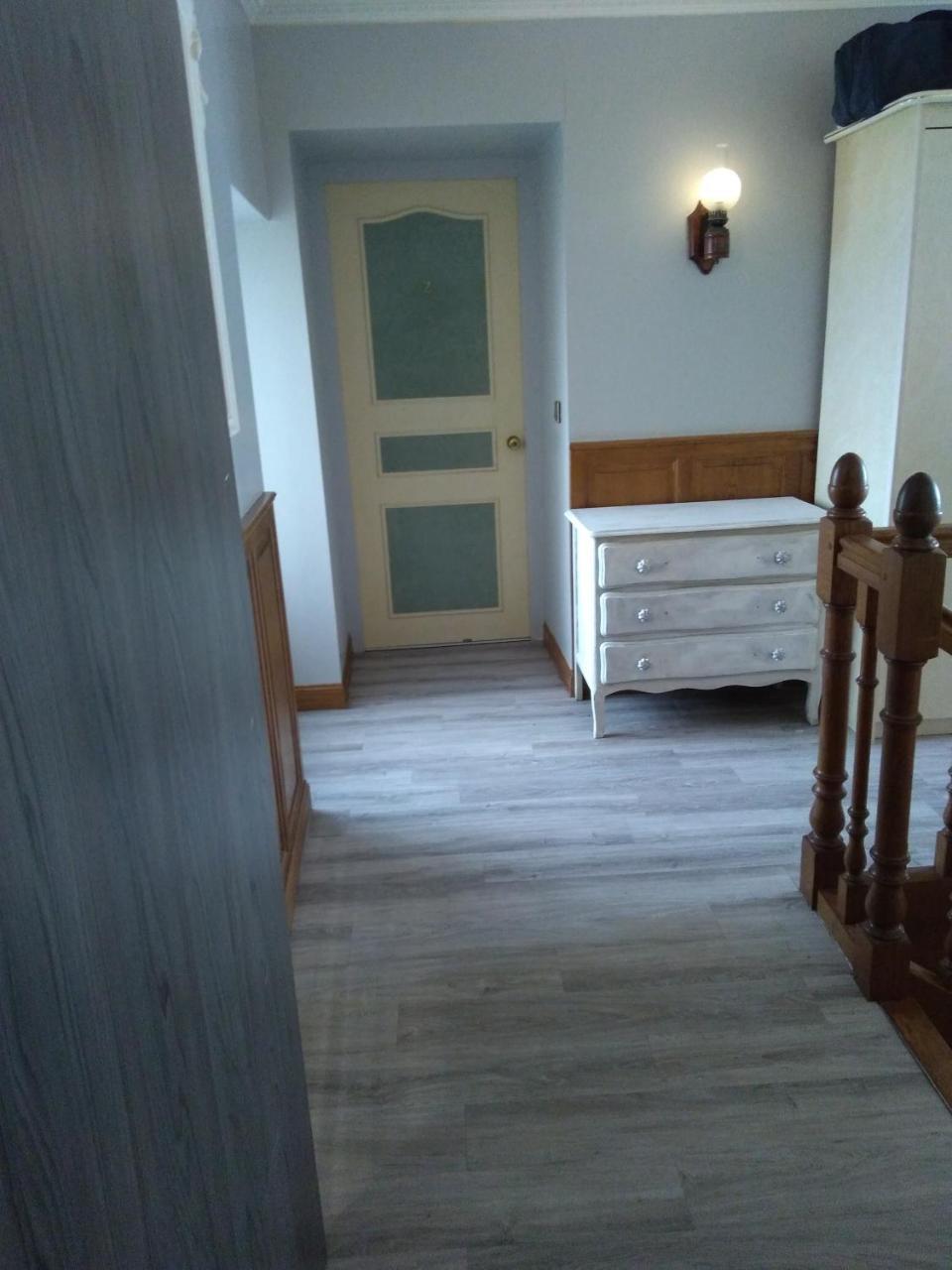 Hotel Central Chaunay Экстерьер фото