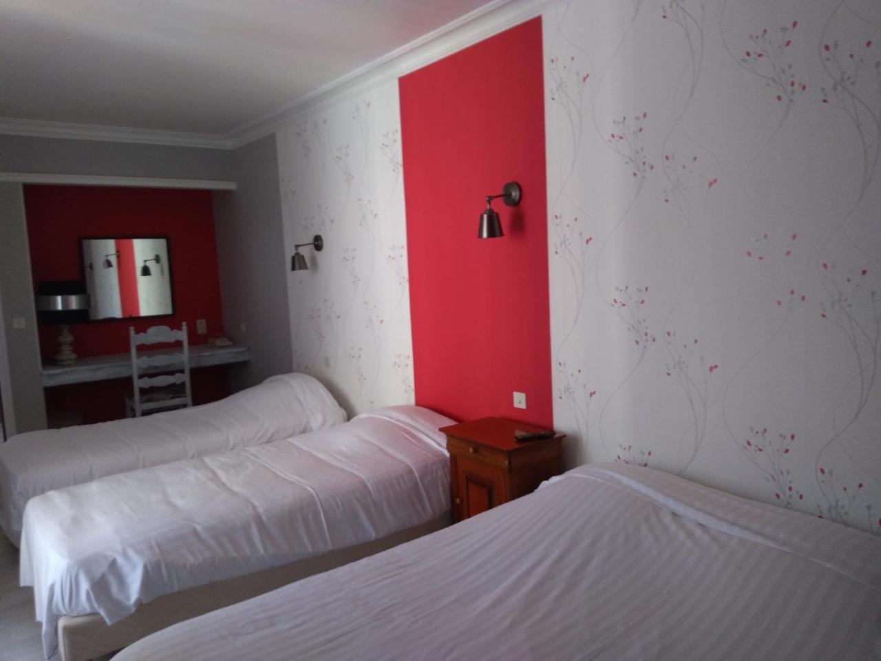 Hotel Central Chaunay Экстерьер фото