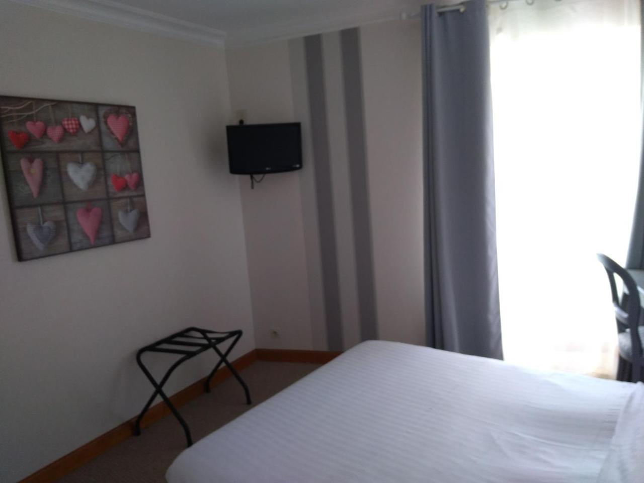 Hotel Central Chaunay Экстерьер фото