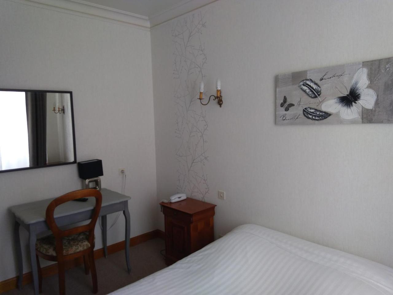 Hotel Central Chaunay Экстерьер фото